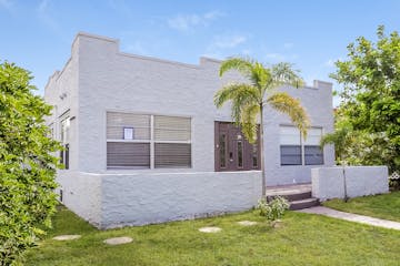 733 Valley Forge Dr West Palm Beach, FL 33405